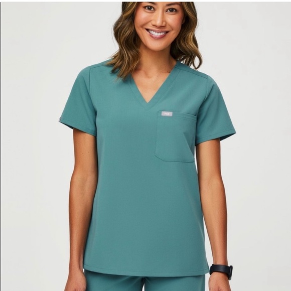 Figs Tops - Figs Caterina One Pocket Scrub Top in Hydrogreen